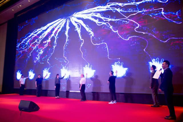 人工智能、量子与区块链的协同效应，重塑2025年的创新